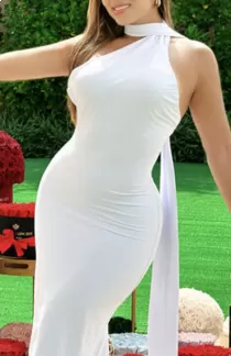 Celina escort available in London