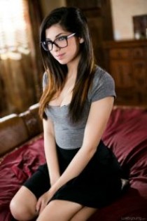 Escort Soniya Chopra with brown hair