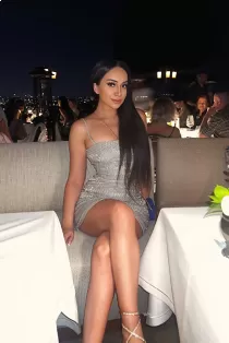 Escort Snezha 447346712980 with brunette hair