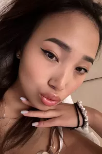 Escort Yuna 447346712980 with brunette hair