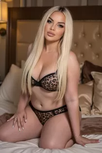 Escort Irma 447346712980 with blonde hair